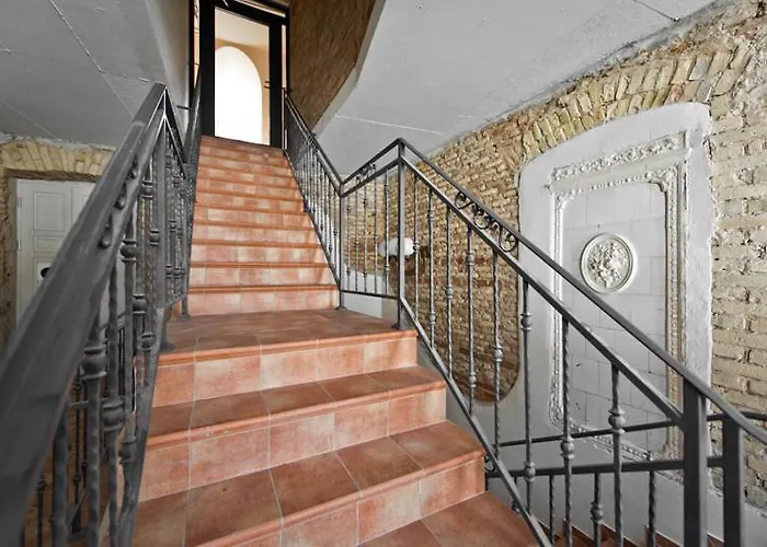 City Entrance Apartment