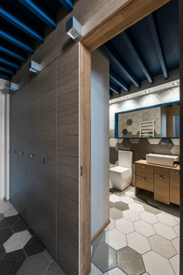 Entrance Apartment *